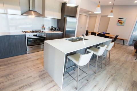 Wellington Lake Retreat - Holiday Cairns 2