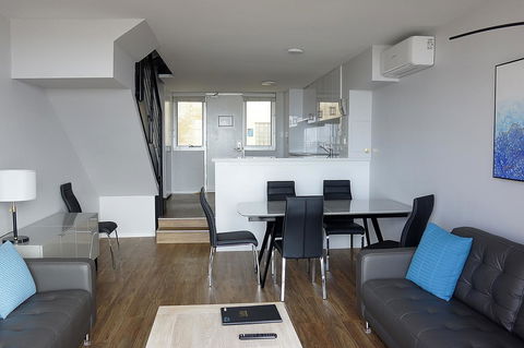 Oceanside 23 - Holiday Cairns 5