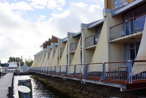 Oceanside 23 - Holiday Cairns 22