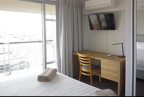 Oceanside 23 - Holiday Cairns 10