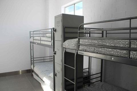 Perth City Backpackers Hostel - Note - Valid Passport Required To Check In - Holiday Cairns 4