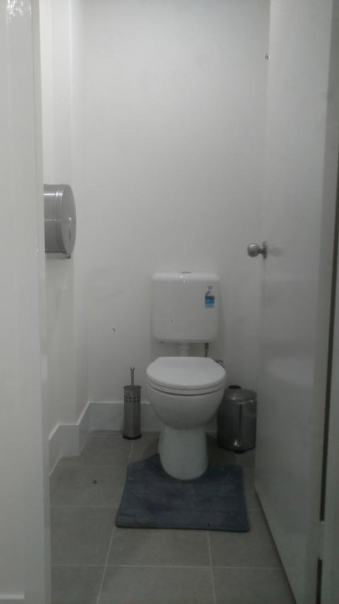 Perth City Backpackers Hostel - Note - Valid Passport Required To Check In - Holiday Cairns 16