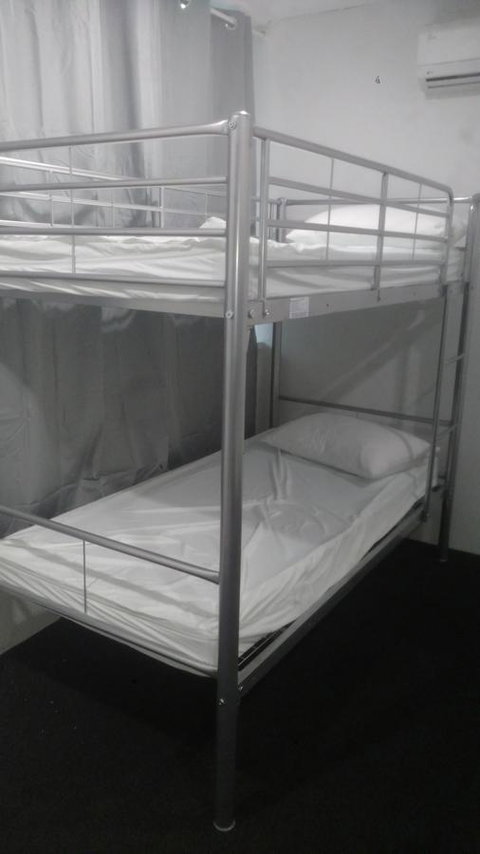 Perth City Backpackers Hostel - Note - Valid Passport Required To Check In - Holiday Cairns 22