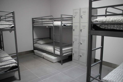 Perth City Backpackers Hostel - Note - Valid Passport Required To Check In - Holiday Cairns 3