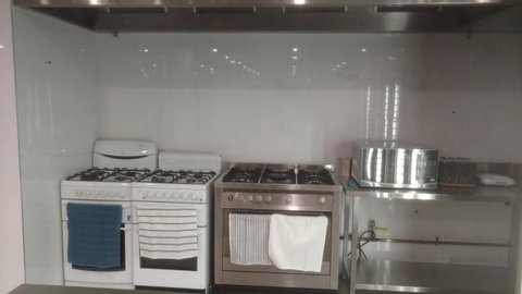 Perth City Backpackers Hostel - Note - Valid Passport Required To Check In - Holiday Cairns 10