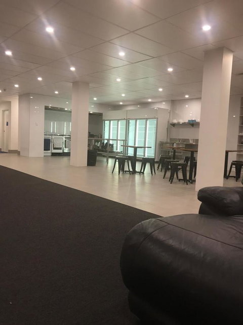 Perth City Backpackers Hostel - Note - Valid Passport Required To Check In - Holiday Cairns 11