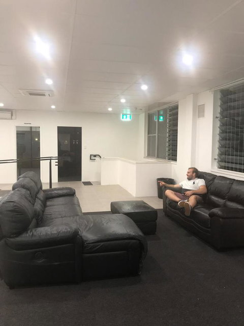 Perth City Backpackers Hostel - Note - Valid Passport Required To Check In - Holiday Cairns 12