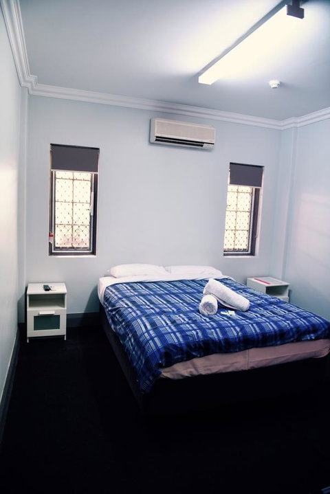 The Emperors Crown Hostel - Holiday Cairns 27