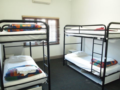 The Emperors Crown Hostel - Holiday Cairns 21