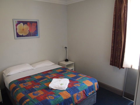 The Emperors Crown Hostel - Holiday Cairns 40