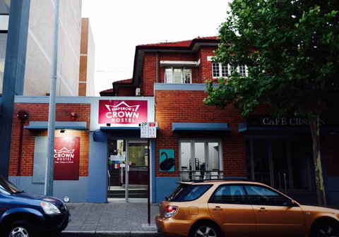The Emperors Crown Hostel - Holiday Cairns 0