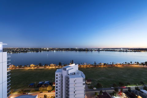 Pan Pacific Perth - Holiday Cairns 7