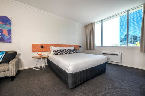 Oaks Perth Hotel - Holiday Cairns 21