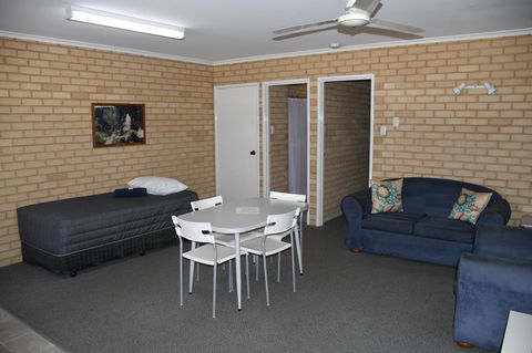 Kalbarri Seafront Villas - Holiday Cairns 15