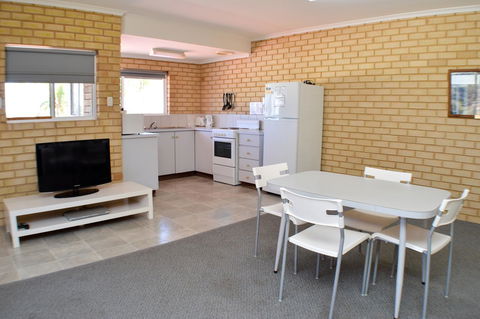Kalbarri Seafront Villas - Holiday Cairns 37