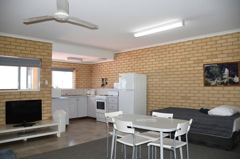 Kalbarri Seafront Villas - Holiday Cairns 16