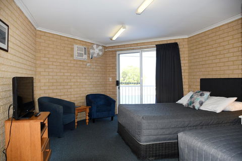 Kalbarri Seafront Villas - Holiday Cairns 26
