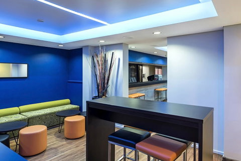 Quality Hotel Ambassador Perth - Holiday Cairns 17