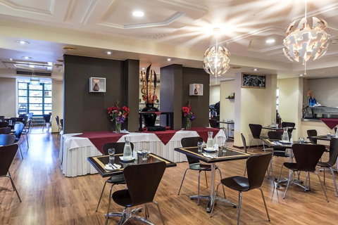 Quality Hotel Ambassador Perth - Holiday Cairns 14