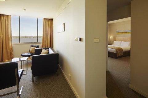 Quality Hotel Ambassador Perth - Holiday Cairns 24