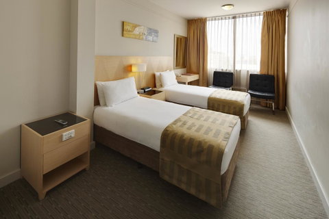 Quality Hotel Ambassador Perth - Holiday Cairns 22