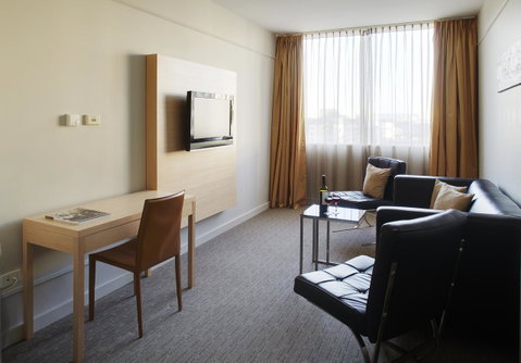 Quality Hotel Ambassador Perth - Holiday Cairns 25