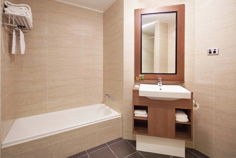 Quality Hotel Ambassador Perth - Holiday Cairns 7