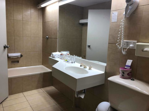 Quality Hotel Ambassador Perth - Holiday Cairns 20