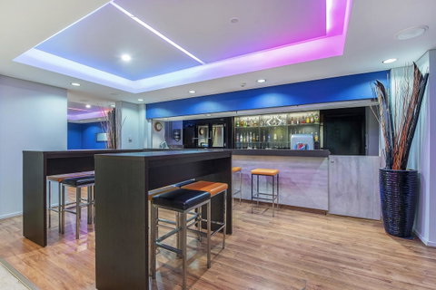 Quality Hotel Ambassador Perth - Holiday Cairns 16