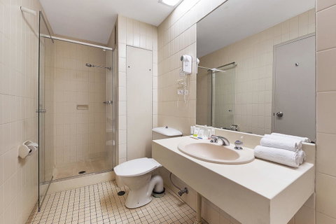 Quality Hotel Ambassador Perth - Holiday Cairns 23