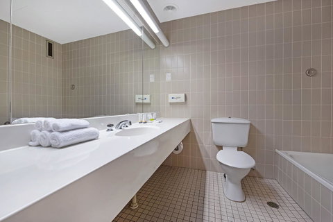 Quality Hotel Ambassador Perth - Holiday Cairns 28