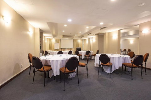 Quality Hotel Ambassador Perth - Holiday Cairns 32