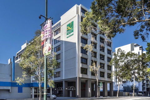 Quality Hotel Ambassador Perth - Holiday Cairns 0