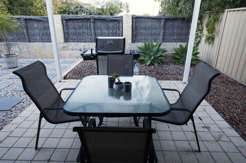 FortyTwo - Oceanside Retreat Busselton - Holiday Cairns 5