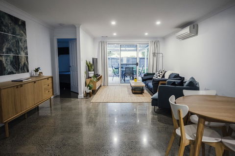 FortyTwo - Oceanside Retreat Busselton - Holiday Cairns 0