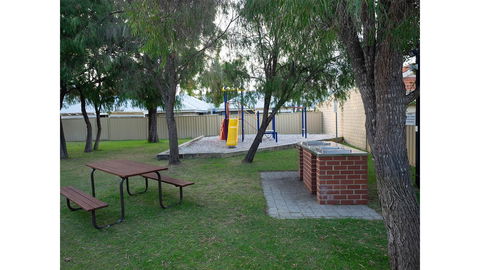 FortyTwo - Oceanside Retreat Busselton - Holiday Cairns 18
