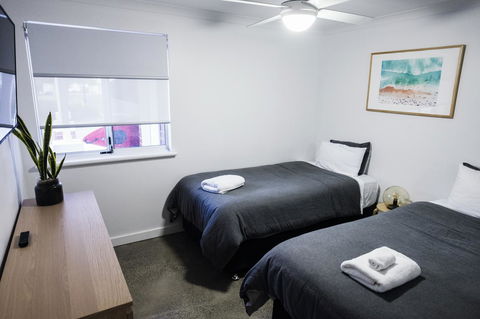 FortyTwo - Oceanside Retreat Busselton - Holiday Cairns 8