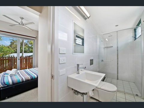 Crescent Head Spa Villa - Holiday Cairns 5