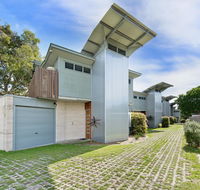 Sun Worship Eco Villas - Holiday Cairns