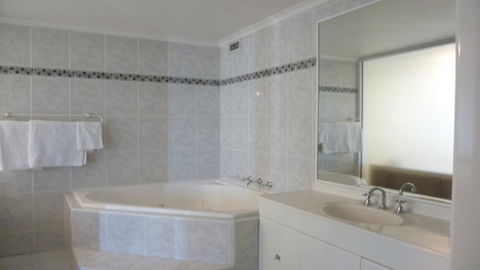 Darling Harbor Apartment - Holiday Cairns 3