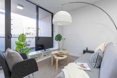 Inner City Stylish Apt Walk To Green Square - Holiday Cairns 1