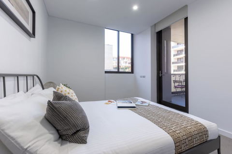 Inner City Stylish Apt Walk To Green Square - Holiday Cairns 8