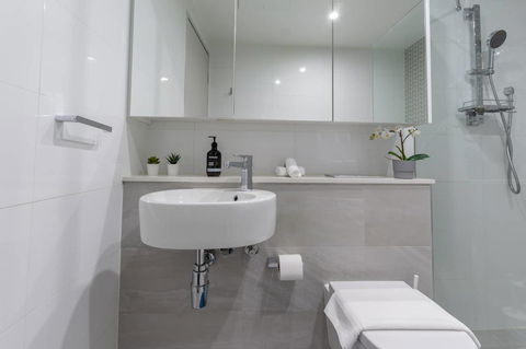 Inner City Stylish Apt Walk To Green Square - Holiday Cairns 3