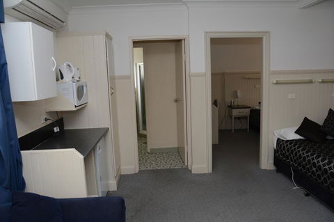 Ben Chifley Motor Inn - Holiday Cairns 21