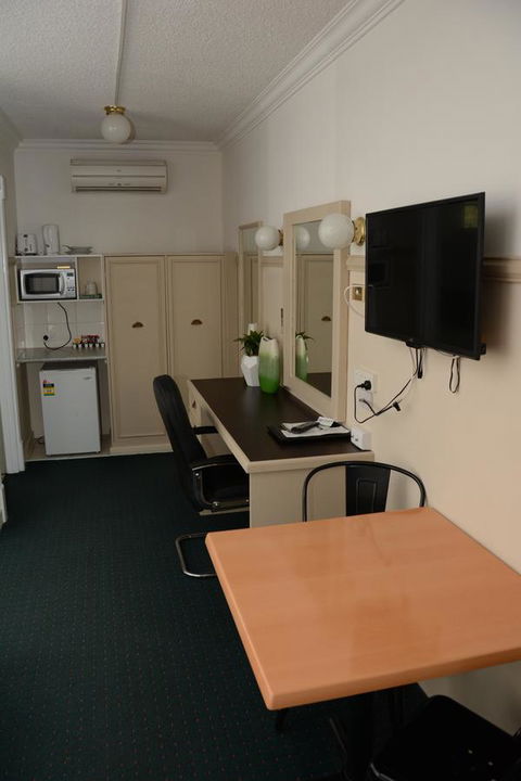 Ben Chifley Motor Inn - Holiday Cairns 17