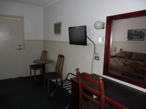 Ben Chifley Motor Inn - Holiday Cairns 41