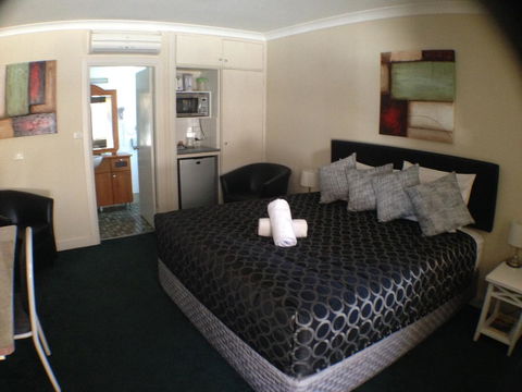 Ben Chifley Motor Inn - Holiday Cairns 22