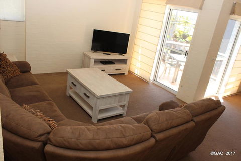 Mollymook Cove Apartments - Holiday Cairns 14