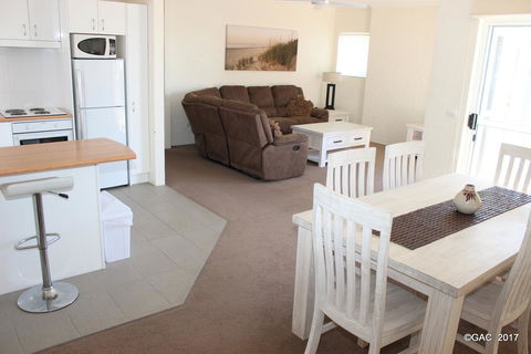 Mollymook Cove Apartments - Holiday Cairns 29