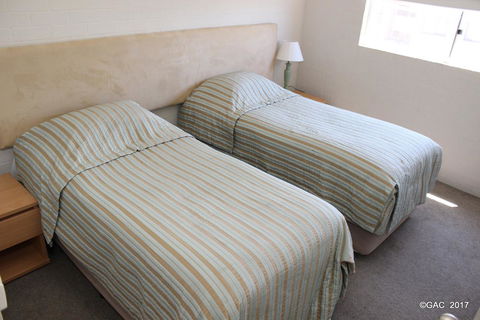 Mollymook Cove Apartments - Holiday Cairns 17